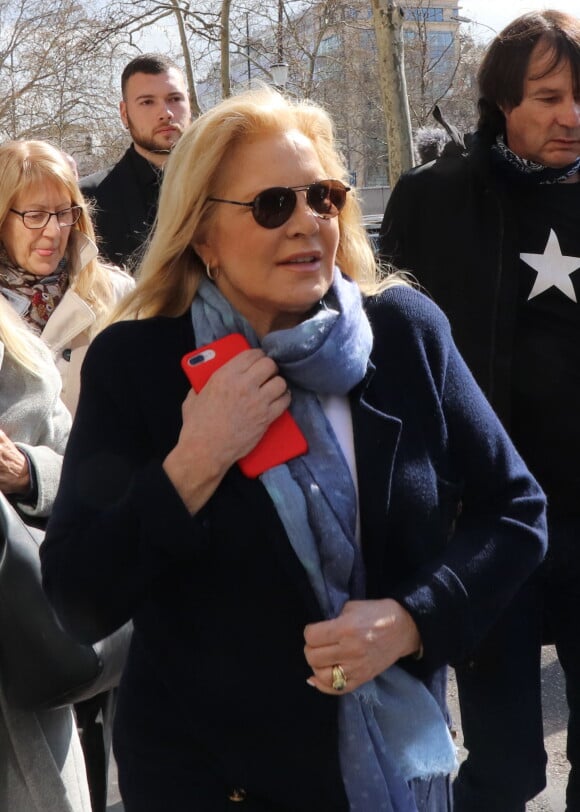 Sylvie Vartan - People à la sortie de la station Fun radio à Paris le 20 mars 2019.