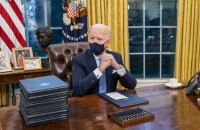 Joe Biden, 46e président des États-Unis, dans le Bureau Ovale de la Maison-Blanche. Washington, le 20 janvier 2021.