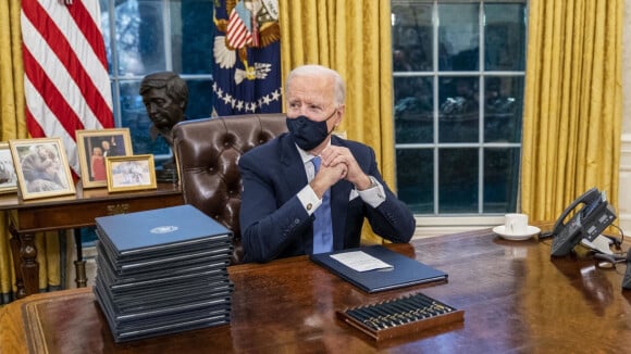 Joe Biden, 46e président des États-Unis, dans le Bureau Ovale de la Maison-Blanche. Washington, le 20 janvier 2021.