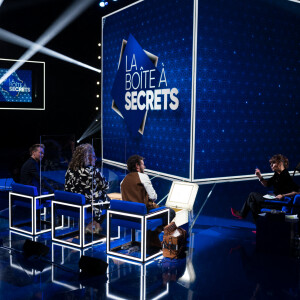 Exclusif - Cyril Féraud, Marianne James, Claudio Capeo, Faustine Bollaert - Enregistrement de l'émission "La Boîte à Secrets", présentée par F.Bollaert et qui sera diffusée le 22 janvier sur France 3. Le 18 janvier 2021 © Tiziano Da Silva / Bestimage