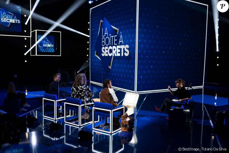 Exclusif - Cyril Féraud, Marianne James, Claudio Capeo, Faustine Bollaert - Enregistrement de l'émission "La Boîte à Secrets", présentée par F.Bollaert et qui sera diffusée le 22 janvier sur France 3. Le 18 janvier 2021 © Tiziano Da Silva / Bestimage