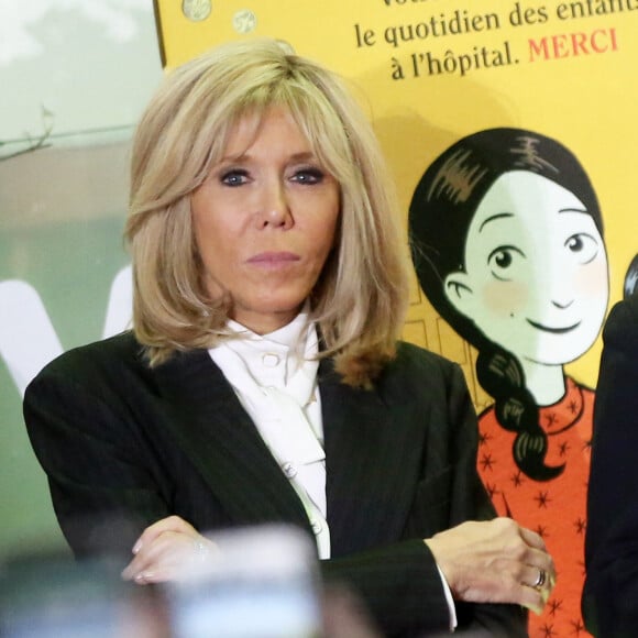 Brigitte Macron (Présidente de la Fondation Hôpitaux de Paris-Hôpitaux de France) et Didier Deschamps, parrain de l'opération Pièces Jaunes 2020 lors du lancement de la 31ème édition de l'opération Pièce Jaunes au Centre Hospitalier Régional d'Orléans le 8 janvier 2020. © Dominique Jacovides / Bestimage