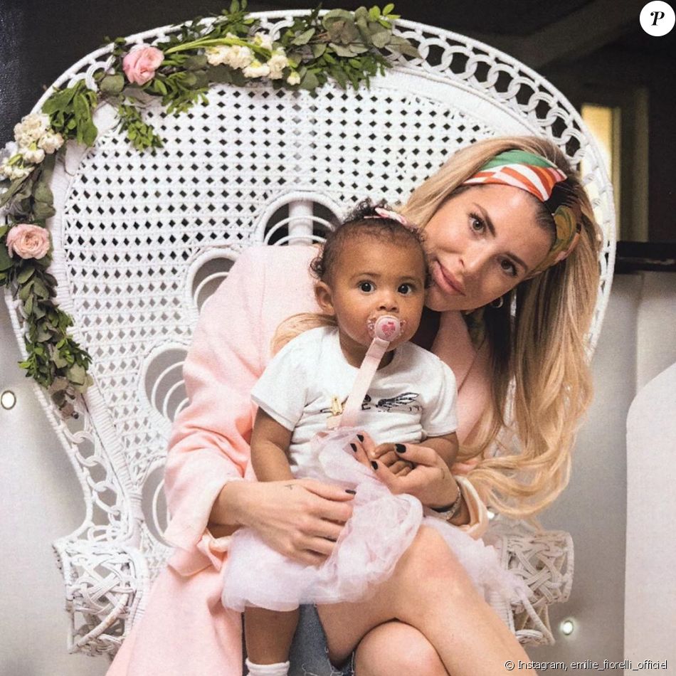 Emilie Fiorelli avec sa fille Louna, le 6 avril 2020
