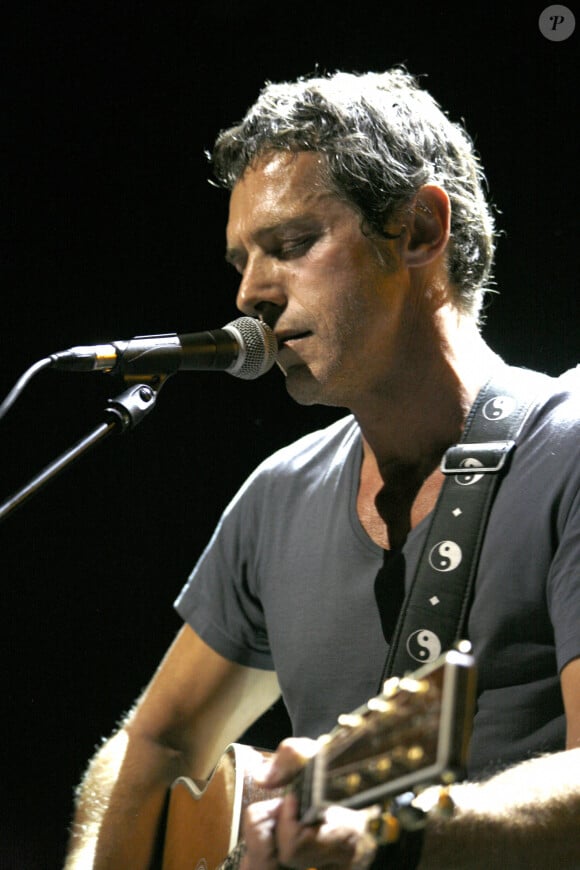 Laurent Hennequin en concert pour la présentation de son deuxième album, "Rendez-vous sous les étoiles", au Mix Clun le 11 septembre 2012.