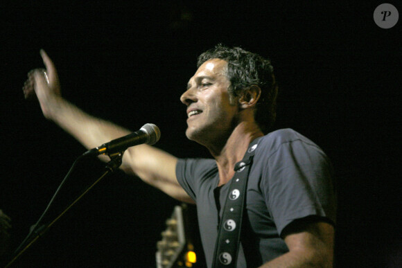 Laurent Hennequin en concert pour la présentation de son deuxième album, "Rendez-vous sous les étoiles", au Mix Clun le 11 septembre 2012.
