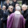  Lambert Wilson et son frère Jean-Marie lors des obsèques de leur père Georges à l'église Saint Roch, à Paris. 
  