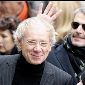 Lambert Wilson et son frère Jean-Marie lors des obsèques de leur père Georges à l'église Saint Roch, à Paris.