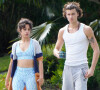 Exclusif - Shawn Mendes et sa compagne Camila Cabello sont allés se promener en amoureux après le déjeuner à Miami, le 15 novembre 2020.