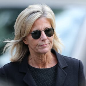 Info - Claire Chazal cambriolée, les voleurs emportent 41 000 euros de bijoux - Claire Chazal - Obsèques de Mireille Darc en l'église Saint-Sulpice à Paris.