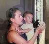 Georgina Rodriguez, enfant, dans les bras de sa maman.