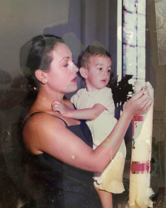 Georgina Rodriguez, enfant, dans les bras de sa maman.