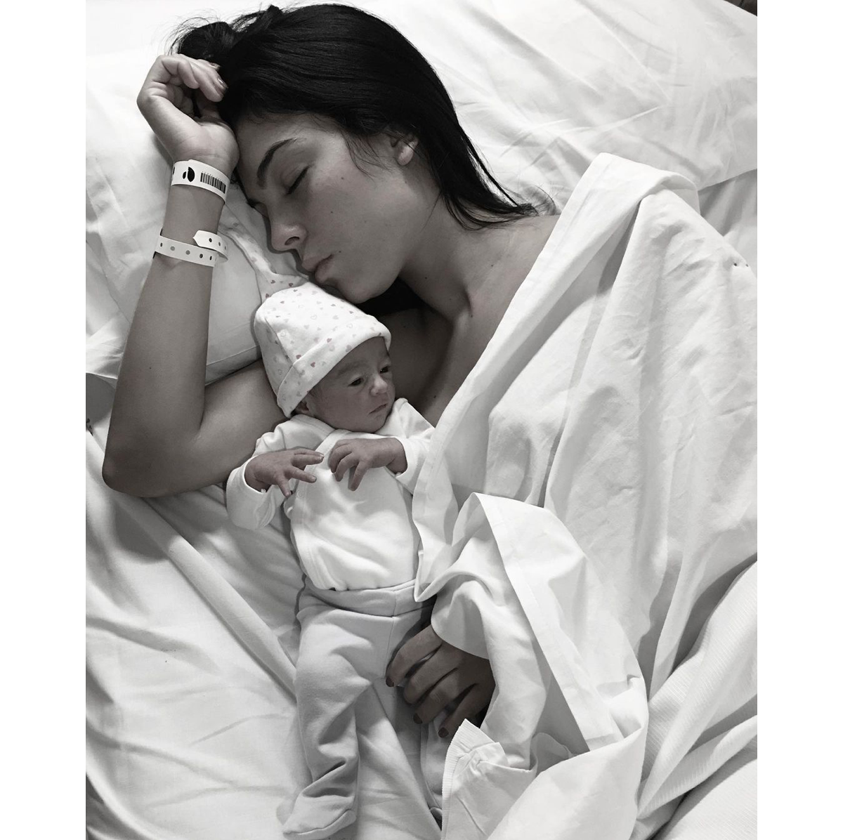 Photo Georgina Rodriguez Lors De Son Accouchement Et De La Naissance De Sa Fille Biologique 0259