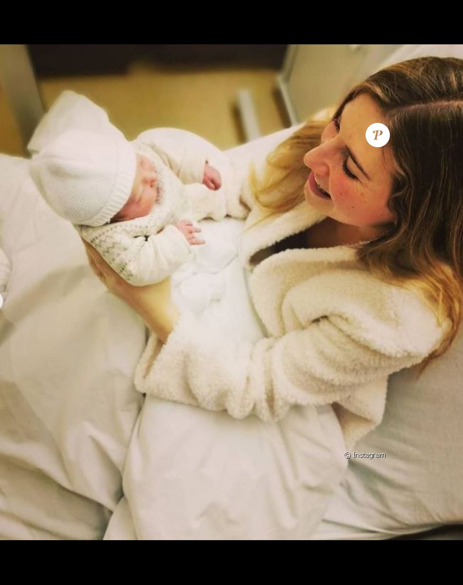 Charline et Vivien de "Mariés au premier regard" présentent leur fille Victoire sur Instagram, le 19 janvier 2021