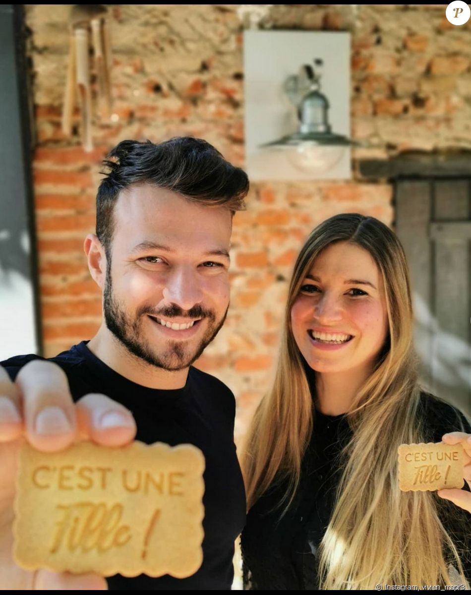 Charline enceinte de Vivien, elle attend une petite fille