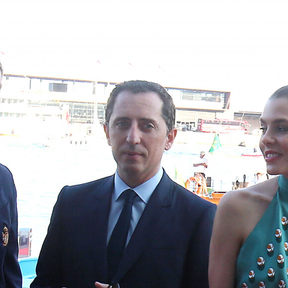 Gad Elmaleh et sa compagne Charlotte Casiraghi arrivant à la soirée pour l'inauguration du nouveau Yacht Club de Monaco, Port Hercule, le 20 juin 2014. 