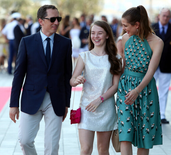 Gad Elmaleh, la princesse Alexandra Hanovre et Charlotte Casiraghi arrivant à la soirée pour l'inauguration du nouveau Yacht Club de Monaco, Port Hercule, le 20 juin 2014. 