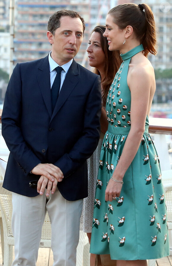 Gad Elmaleh et sa compagne Charlotte Casiraghi arrivant à la soirée pour l'inauguration du nouveau Yacht Club de Monaco, Port Hercule, le 20 juin 2014. 