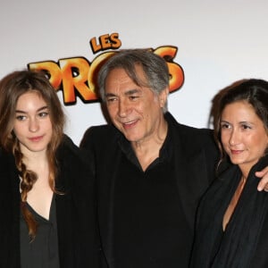 Richard Berry, sa compagne Pascale Louange et ses filles Josephine Berry et Coline Berry - Premiere du film "Les Profs" au Grand Rex a Paris, le 9 avril 2013.