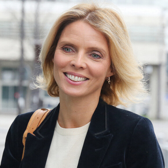 Exclusif - Sylvie Tellier quitte les studios de RMC à Paris.