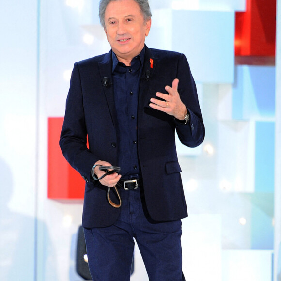 Exclusif - Michel Drucker et sa chienne Isia - Enregistrement de l'émission "Vivement Dimanche" au studio Gabriel, présentée par M.Drucker © Guillaume Gaffiot / Bestimage