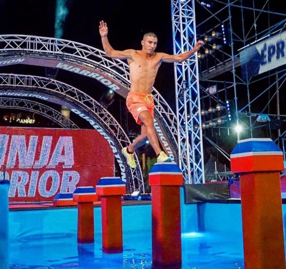 Acrobate 94 tente l'aventure "Ninja Warrior". Souvenir partagé sur Instagram.