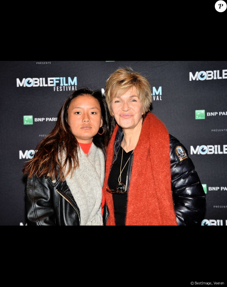 Véronique Jannot et sa fille Migmar - Projection de la sélection officielle et remise des prix lors du Mobile Film Festival au cinéma MK2 Bibliothèque à Paris, le 13 mars 2018. © Veeren/Bestimage