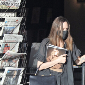 Exclusif - Angelina Jolie et sa fille Zahara Jolie-Pitt s'offrent une journée shopping mère-fille à Los Angeles. Le 16 janvier 2021.