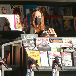 Exclusif - Angelina Jolie et sa fille Zahara Jolie-Pitt s'offrent une journée shopping mère-fille à Los Angeles. Le 16 janvier 2021.