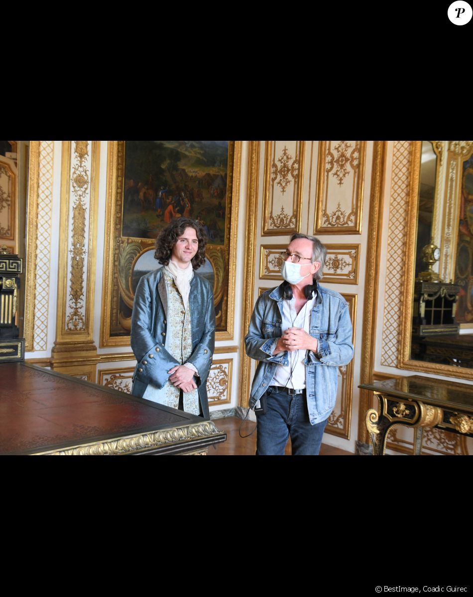 Thomas Solivéres et Alain Tasma - Tournage de la série télévisée "Les Aventures du jeune Voltaire" au Château de Chantilly, diffusée les 8 et 15 février sur France 2, le 7 juillet 2020. © Coadic Guirec/Bestimage