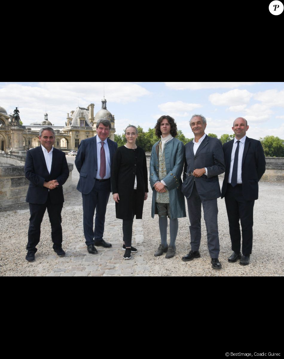 Xavier Bertrand, Xavier Darcos, Delphine Ernotte (présidente France Télévisions), Thomas Solivéres, Georges-Marc Benamou et Christophe Tardieu se sont tous déplacés pour fêter la fin du tournage - Tournage de la série télévisée "Les Aventures du jeune Voltaire" au Château de Chantilly, diffusée les 8 et 15 février sur France 2, le 7 juillet 2020. © Coadic Guirec/Bestimage