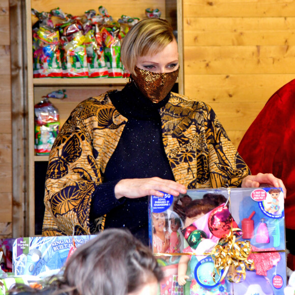 La princesse Charlene de Monaco ( avec une nouvelle coupe de cheveux) durant le traditionnel Arbre de Noël du Palais Princier à Monaco en mode COVID, le 16 décembre 2020. © Bruno Bebert / Pool Monaco / Bestimage 
