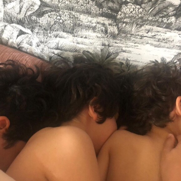Les fils de Sophie Ferjani endormis ensemble, le 16 avril 2020