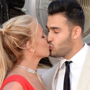 Britney Spears et son compagnon Sam Asghari à la première de "Once Upon a Time in Hollywood" à Los Angeles, le 22 juillet 2019.