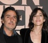Yvan Attal et sa compagne Charlotte Gainsbourg - Avant-première du film "Mon chien stupide" au cinéma UGC Normandie à Paris. © Coadic Guirec/Bestimage