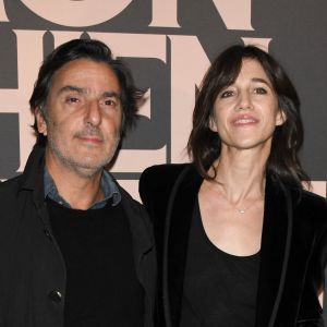 Yvan Attal et sa compagne Charlotte Gainsbourg - Avant-première du film "Mon chien stupide" au cinéma UGC Normandie à Paris. © Coadic Guirec/Bestimage