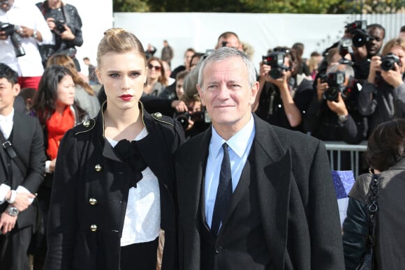 Francis Huster et Gaia Weiss - People au défilé de mode Dior prêt-à-porter printemps-été. Paris.