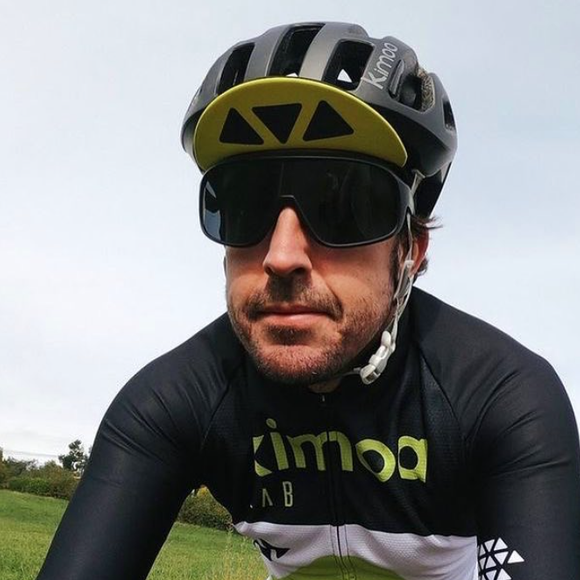 Le pilote de Formule 1 Fernando Alonso a été victime d'un grave accident de vélo.