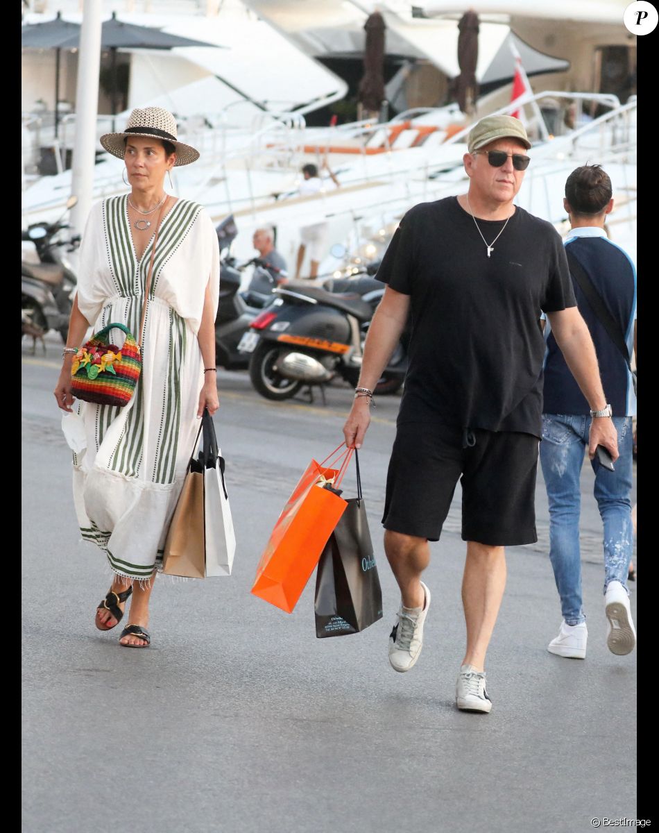 Cristina Cordula et son mari Frédéric Cassin sur le port de Saint-Tropez le 31 Juillet 2020.