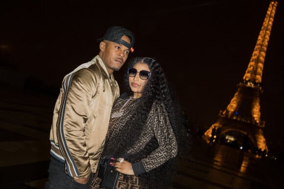 Exclusif - Nicki Minaj et son nouveau compagnon Kenneth "Zoo" Petty quittent l'hôtel Royal Monceau et vont poser en photo devant la tour Eiffel à Paris le 8 mars 2019.