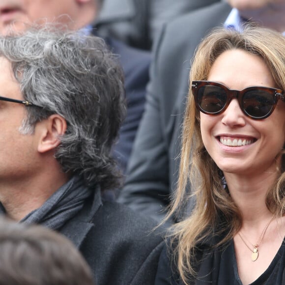 Laura Smet et son compagnon Raphaël - People dans les tribunes de la finale homme des internationaux de France de Roland Garros à Paris le 5 juin 2016. © Moreau-Jacovides / Bestimage