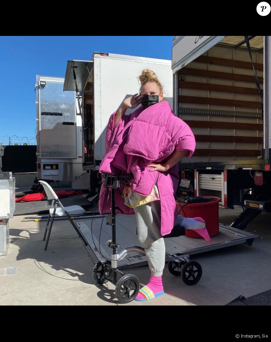 La chanteuse et réalisatrice Sia en novembre 2020.