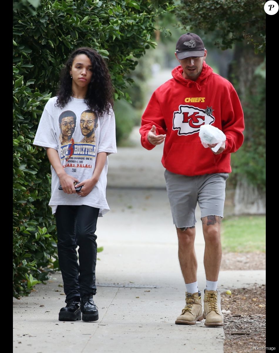 Exclusif - Shia Labeouf et sa compagne FKA Twigs ont passé la matinée ensemble à Los Angeles. Le 7 novembre 2018