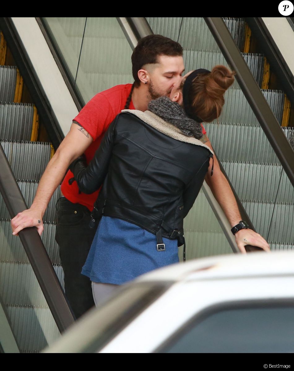 Shia LaBeouf et sa petite amie Mia Goth dans les rues de Los Angeles, le 28 février 2015
