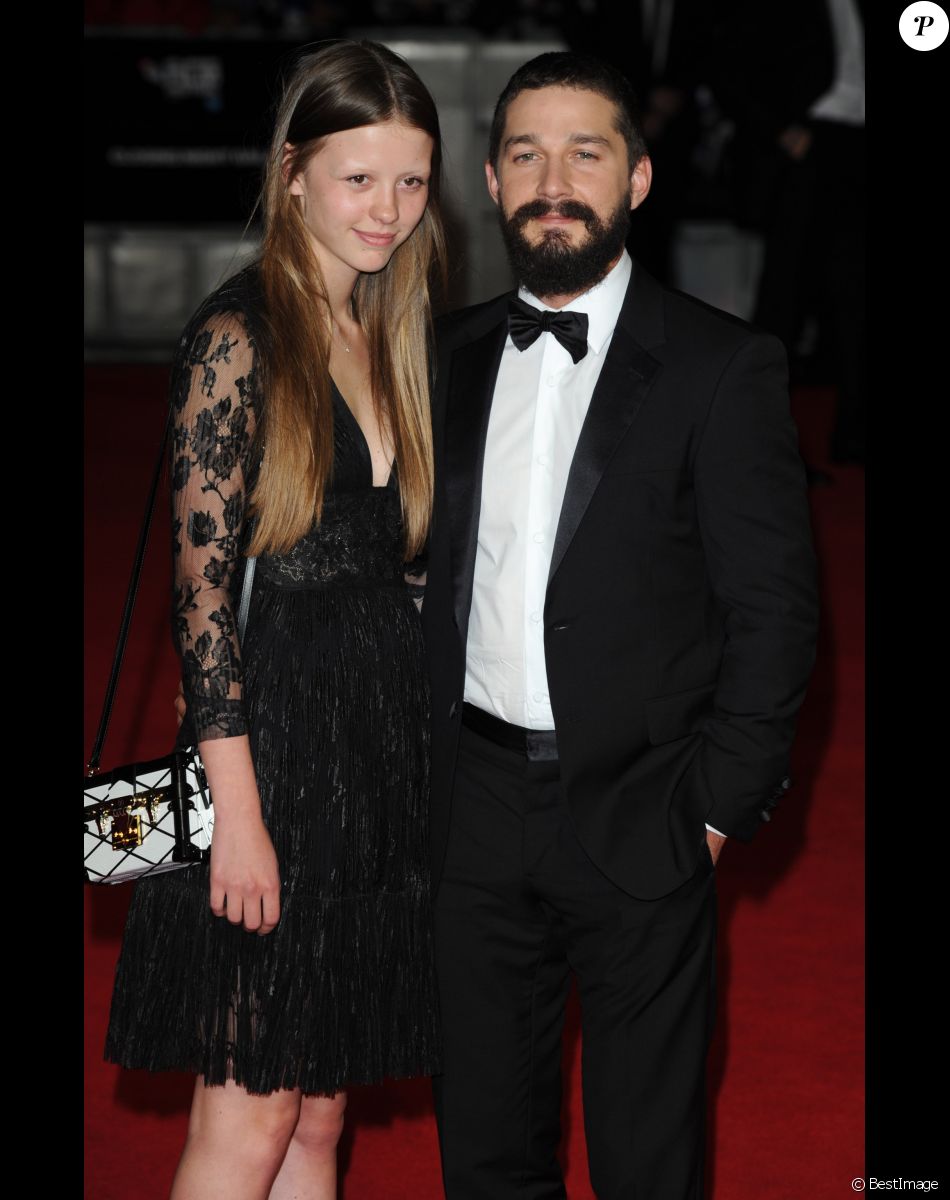 Shia LaBeouf et sa petite-amie Mia Goth lors de la cérémonie de clôture du 58ème BFI London Film Festival à Londres, le 19 octobre 2014. 19 October 2014.