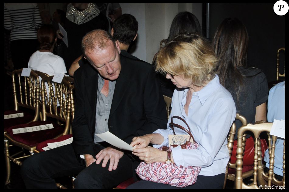 Miou-Miou et son compagnon Jean Teulé - Défilé Jean-Paul Gaultier à Paris. Le 1er octobre 2011.