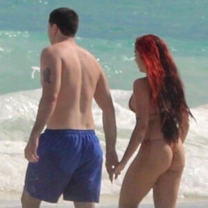 Exclusif - La fille de Madonna, Lourdes Leon, et son petit ami Jonathan Puglia se baignent lors d'un après-midi ensoleillé en amoureux à Tulum. Le 30 janvier 2021.