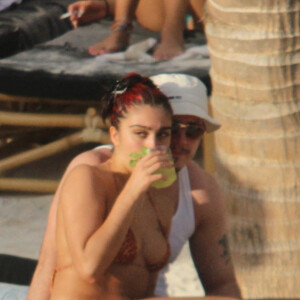 Exclusif - La fille de Madonna, Lourdes Leon, et son petit ami Jonathan Puglia profitent d'un après-midi ensoleillé en amoureux à Tulum. Le 30 janvier 2021.