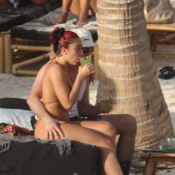 Exclusif - La fille de Madonna, Lourdes Leon, et son petit ami Jonathan Puglia profitent d'un après-midi ensoleillé en amoureux à Tulum. Le 30 janvier 2021.