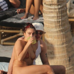 Exclusif - La fille de Madonna, Lourdes Leon, et son petit ami Jonathan Puglia profitent d'un après-midi ensoleillé en amoureux à Tulum. Le 30 janvier 2021.