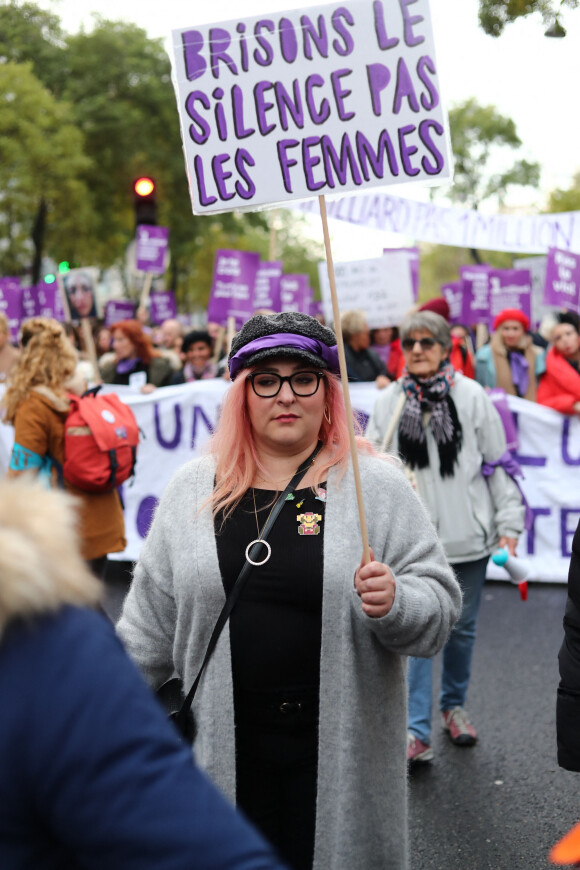 Marilou Berry à la marche organisée par le collectif NousToutes © Cyril Moreau / Bestimage 